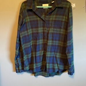 💚A warm plaid shirt just in time for cool temperatures.
